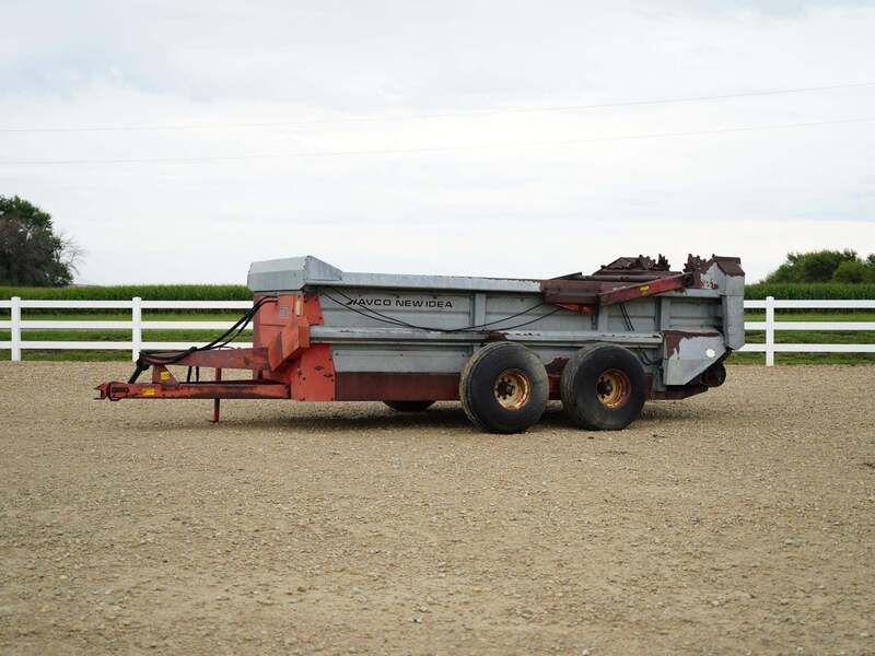 Used 1980 NEW IDEA 355 For Sale in Riceville Iowa