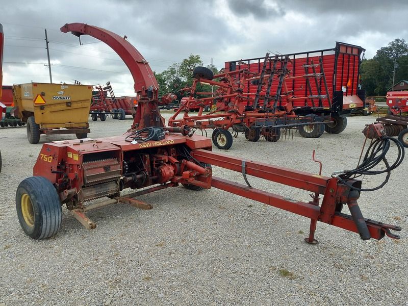Used 1990 NEW HOLLAND 790H For Sale in Versailles Missouri
