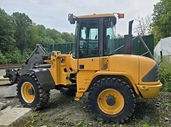 Used 1999 VOLVO L40 For Sale in North Chelmsford Massachusetts