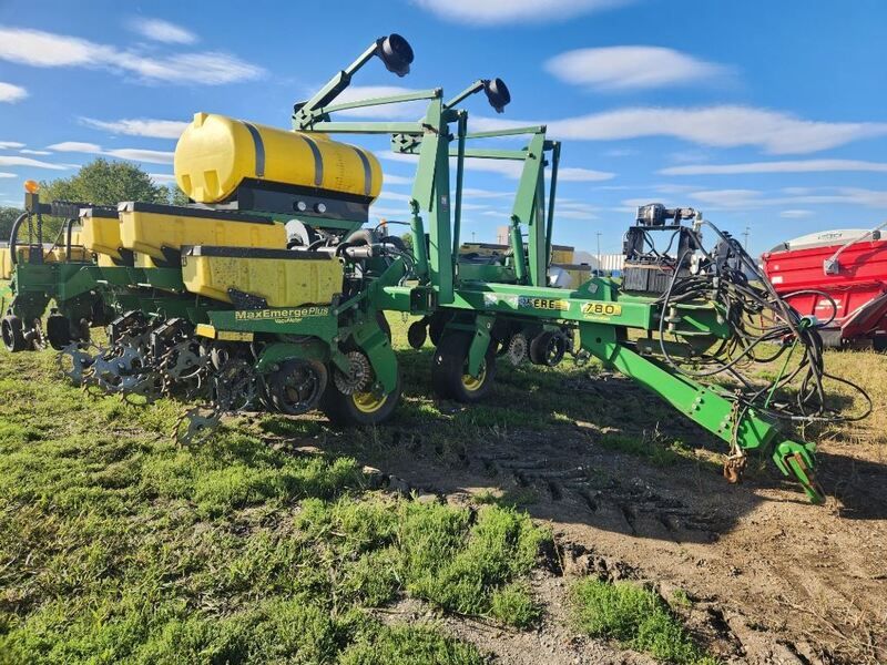Used 2001 JOHN DEERE 1780 For Sale in Breckenridge Minnesota