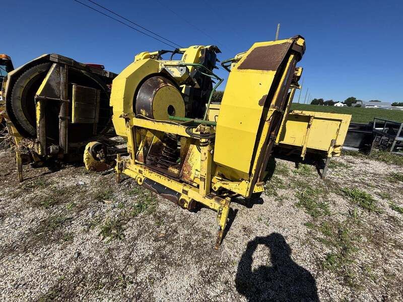 2001 JOHN DEERE 676 For Sale
