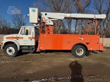 2002 ALTEC AM450H MOUNTED ON 2002 INTERNATIONAL 4900 For Sale