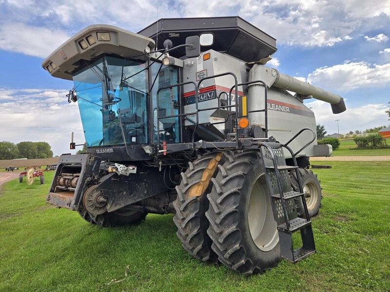 Used 2002 GLEANER R72 For Sale in Mountain Lake Minnesota