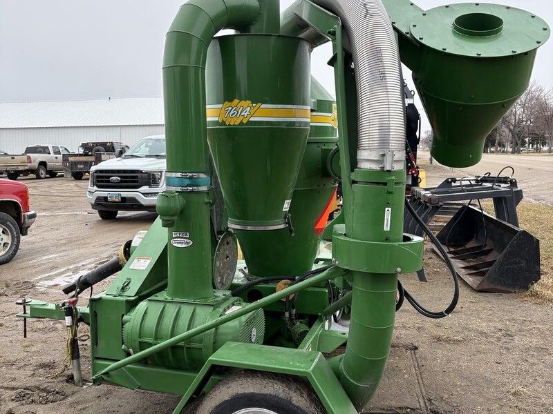 Used 2003 WALINGA AGRI-VAC 7614 For Sale in Maddock North Dakota
