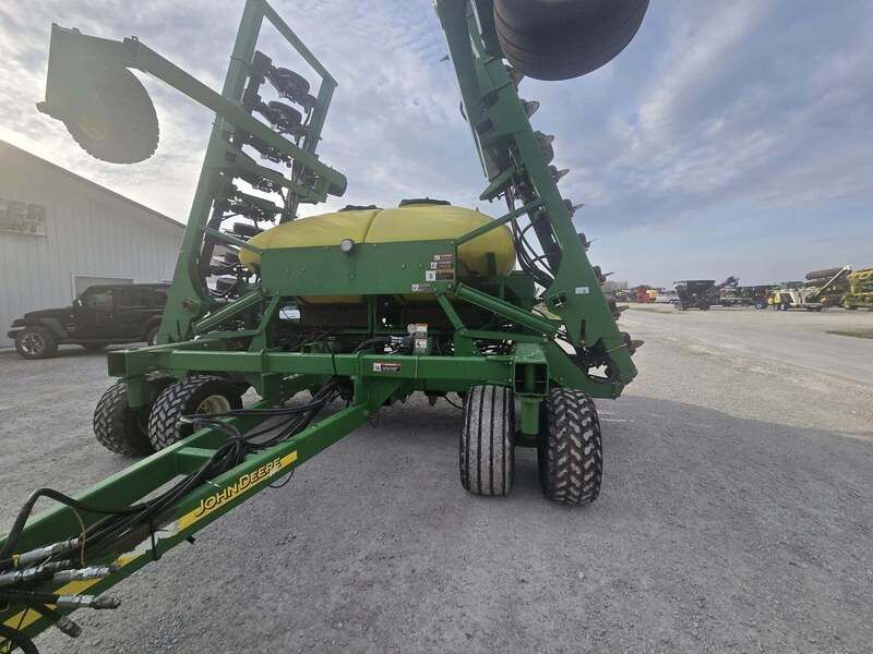 Used 2004 JOHN DEERE 1690 CCS For Sale in Shelbyville Illinois