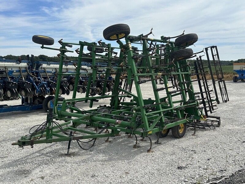 Used 2004 JOHN DEERE 2210 For Sale in Gilman Illinois