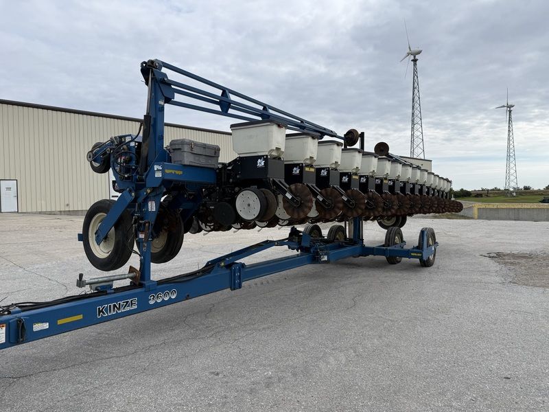 Used 2004 KINZE 3600 For Sale in Colfax Iowa