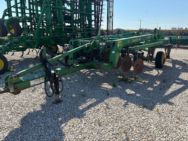 Used 2005 JOHN DEERE 2700 For Sale in Brimfield Illinois