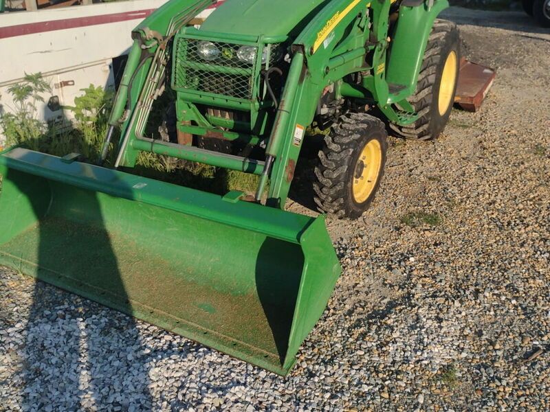 Used 2006 JOHN DEERE 3320 For Sale in Salisbury Maryland