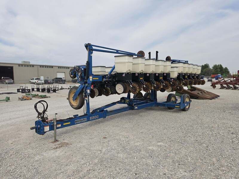 Used 2007 KINZE 3600 For Sale in Clinton Missouri