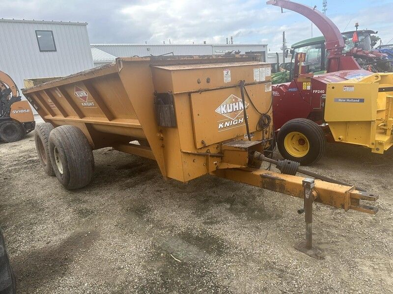 Used 2007 KUHN KNIGHT 8118 For Sale in Plainview Minnesota