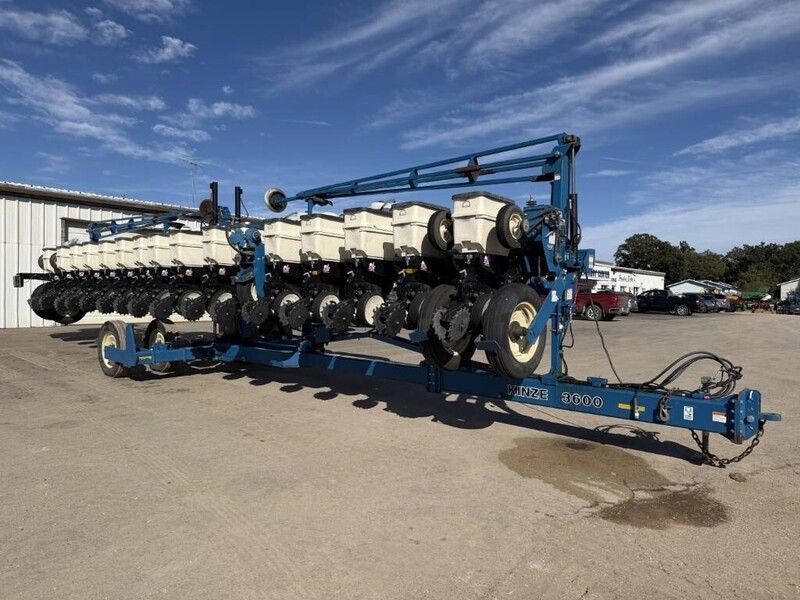 Used 2009 KINZE 3600 For Sale in Glencoe Minnesota