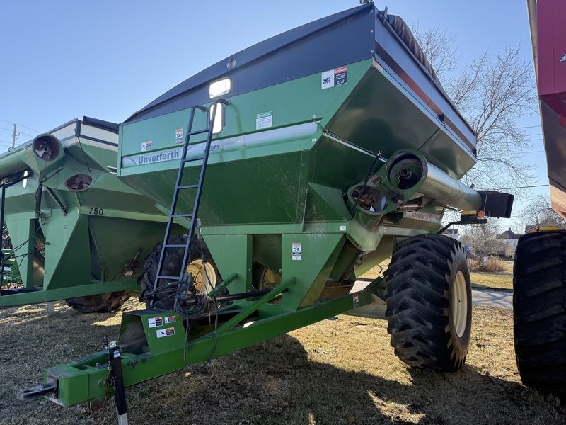 Used 2009 UNVERFERTH 7250 For Sale in Pontiac Illinois