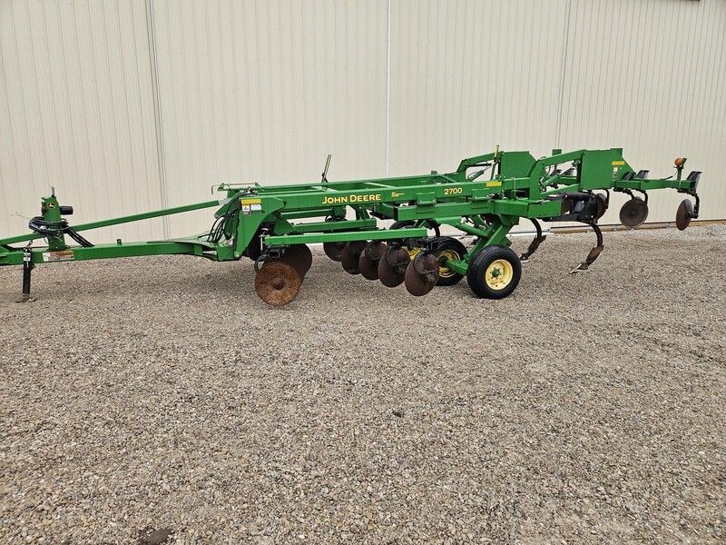 Used 2010 JOHN DEERE 2700 For Sale in Ledyard Iowa