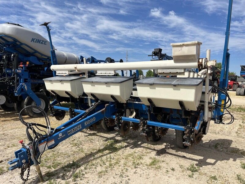 Used 2010 KINZE 3000 For Sale in Janesville Wisconsin