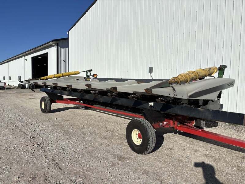 Used 2011 GLEANER 3000 For Sale in Kewanee Illinois