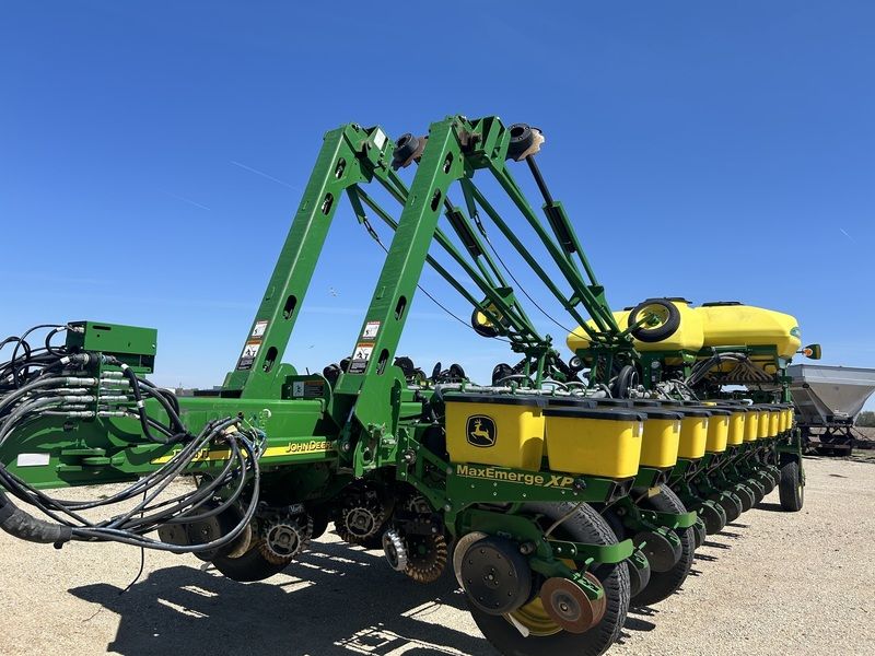 Used 2011 JOHN DEERE 1770NT CCS For Sale in Mendota Illinois