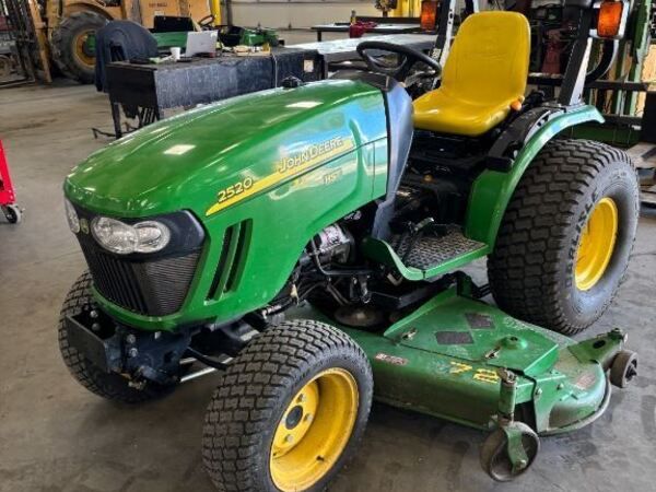 Used 2011 JOHN DEERE 2520 For Sale in Casselton North Dakota