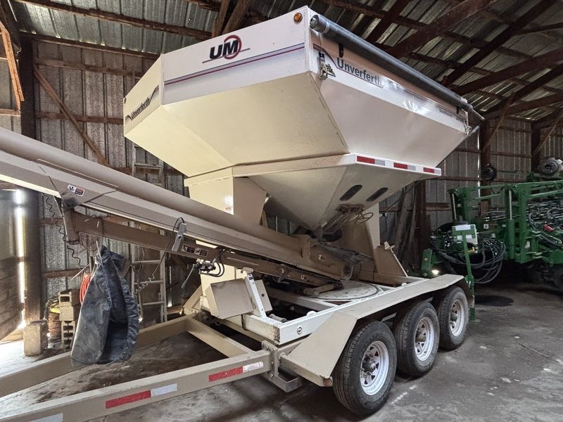 Used 2011 UNVERFERTH 3750 For Sale in Lake Park Iowa