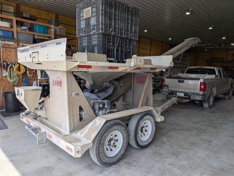 Used 2011 UNVERFERTH SEED PRO 400 For Sale in Oskaloosa Iowa