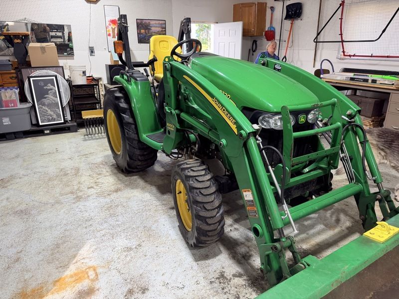 2012 JOHN DEERE 3320 For Sale