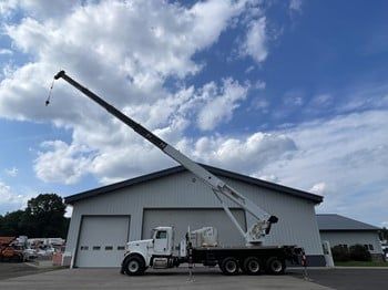 2013 ALTEC AC38-127S-EJ MOUNTED ON 2013 PETERBILT 365 For Sale