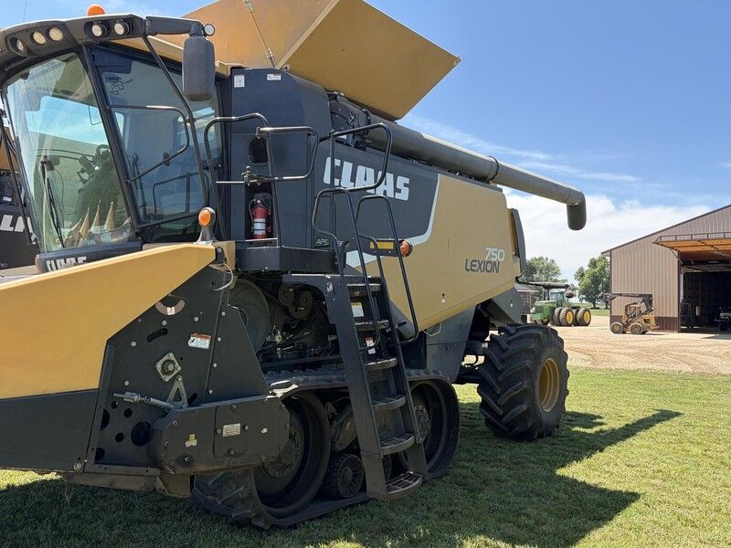 Used 2013 CLAAS LEXION 750TT For Sale in Gary South Dakota
