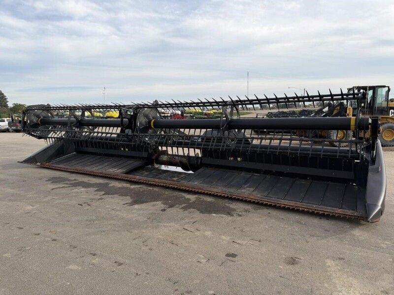 Used 2013 MACDON FD75 For Sale in Glencoe Minnesota