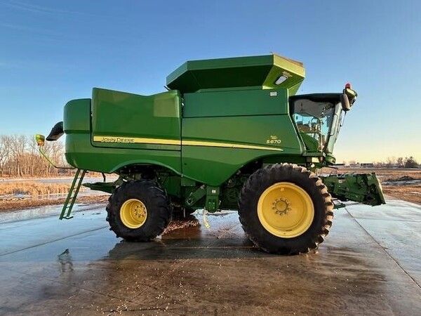 Used 2014 JOHN DEERE S670 For Sale in Watertown Wisconsin