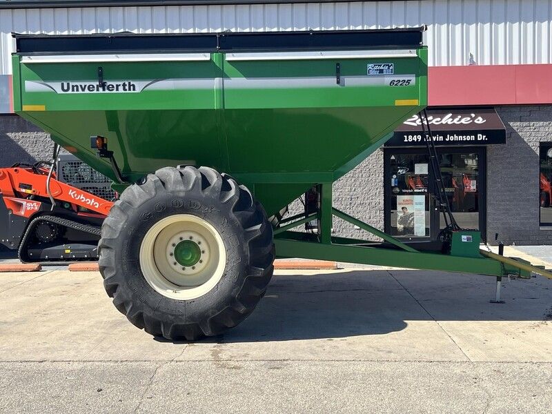 Used 2014 UNVERFERTH 6225 For Sale in Darlington Wisconsin