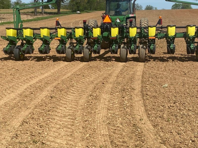 Used 2015 JOHN DEERE 1760 For Sale in Cedar Hill Tennessee