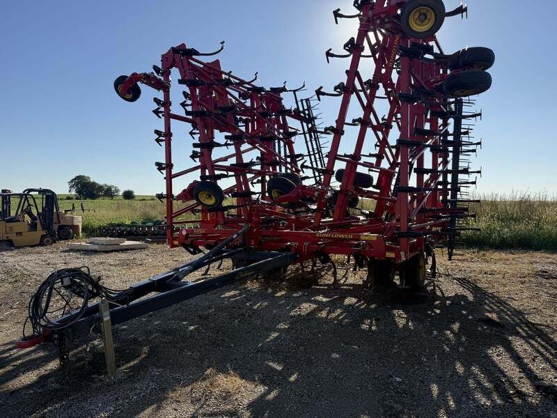 Used 2015 SUNFLOWER 5056-63 For Sale in Memphis Missouri