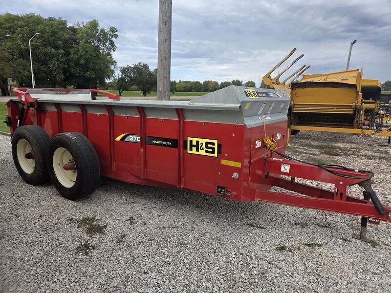 Used 2016 H & S 370 For Sale in Alton Iowa