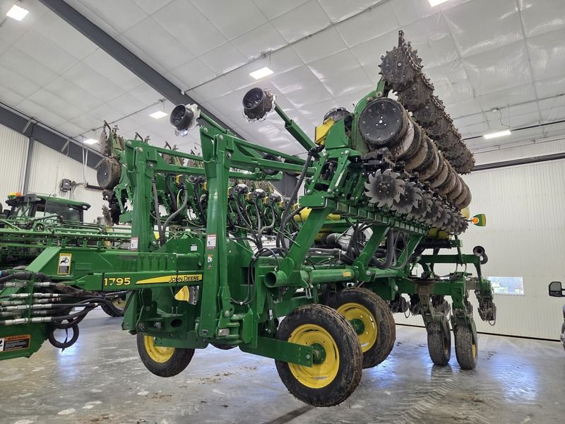 Used 2016 JOHN DEERE 1795 For Sale in Moscow Mills Missouri
