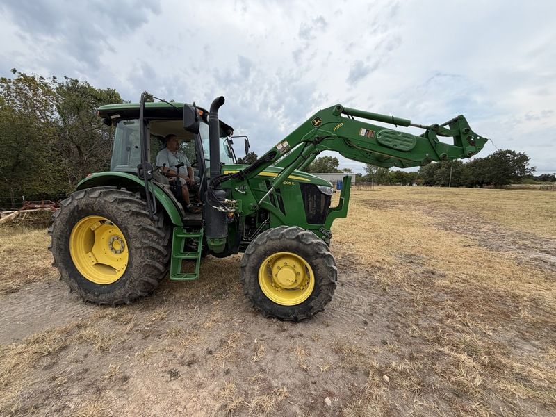Used 2016 JOHN DEERE 6105E For Sale in Lamar Missouri