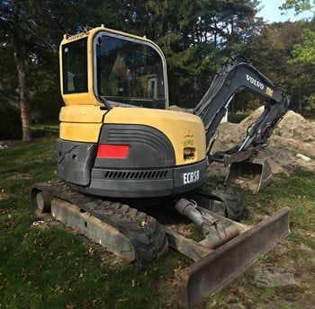 Used 2016 VOLVO ECR58 For Sale in North Chelmsford Massachusetts