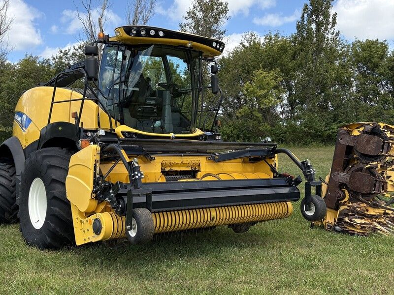 Used 2017 NEW HOLLAND FR650 For Sale in Dyersville Iowa