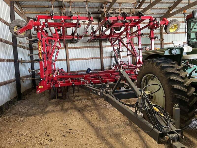 Used 2017 SUNFLOWER 5135-42 For Sale in Waldo Wisconsin