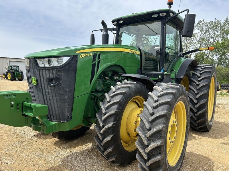 Used 2019 JOHN DEERE 8370R For Sale in Freeport Illinois