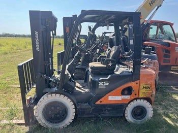 Used 2022 DOOSAN G25E-7 For Sale in Austin Texas