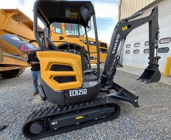 Used 2022 VOLVO ECR25D For Sale in Roanoke Virginia