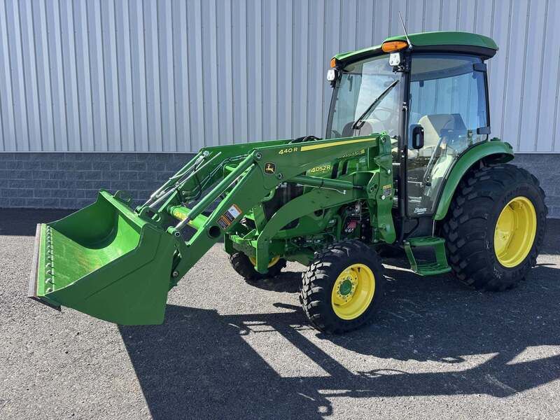 Used 2025 JOHN DEERE 4052R For Sale in Lebanon Pennsylvania