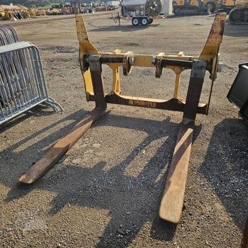 Used DEERE ISO HOOKS 96" WIDE X 84" LONG For Sale in Holland Michigan