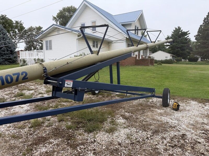 Used HARVEST INTERNATIONAL H1072 For Sale in Norfolk Nebraska