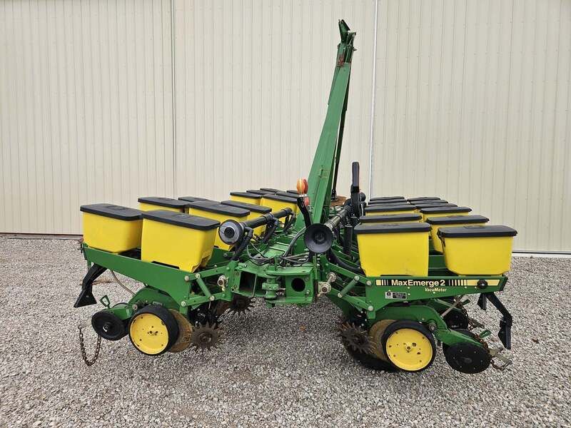 Used JOHN DEERE 7200 For Sale in Ledyard Iowa