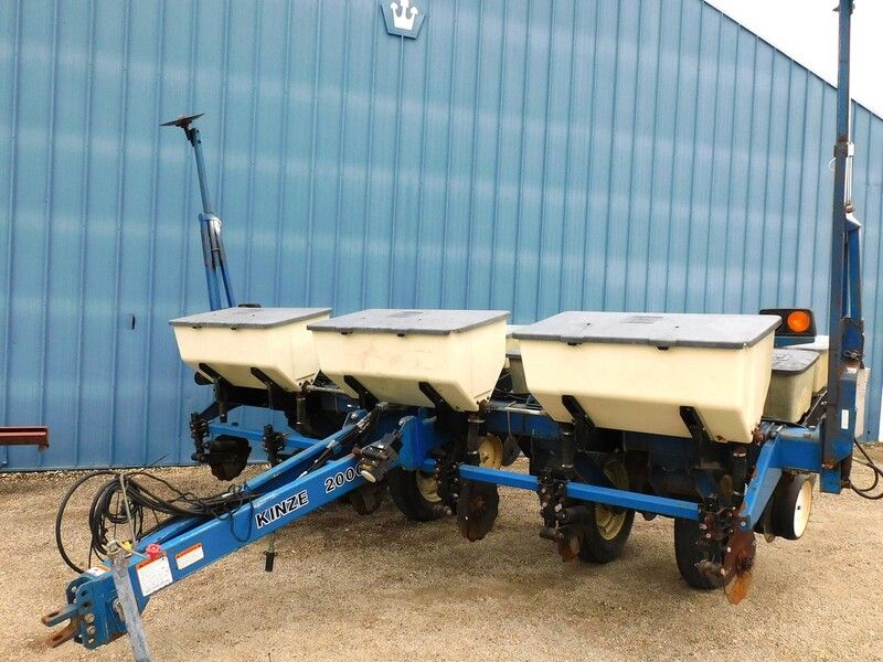 Used KINZE 2000 For Sale in Marshall Wisconsin